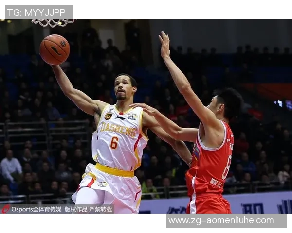 南京同曦迎战时代广州全力争胜展现篮球激情与团队精神